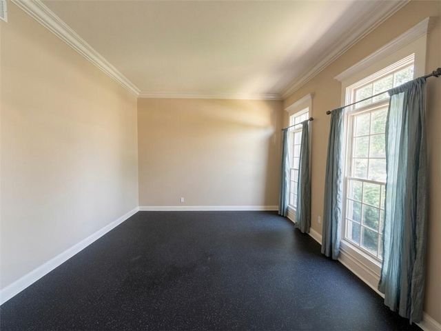 10319 N Saline Avenue, Kansas City, MO 64154