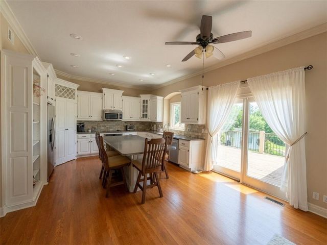 10319 N Saline Avenue, Kansas City, MO 64154