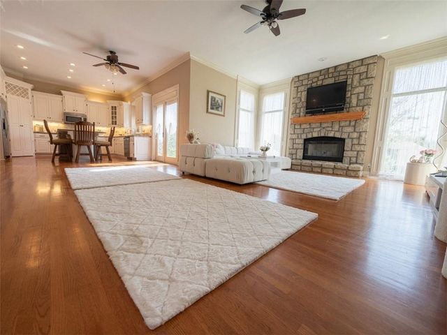 10319 N Saline Avenue, Kansas City, MO 64154