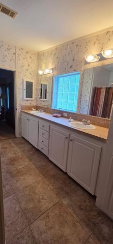 37437 GILL AVENUE, Zephyrhills, FL 33541