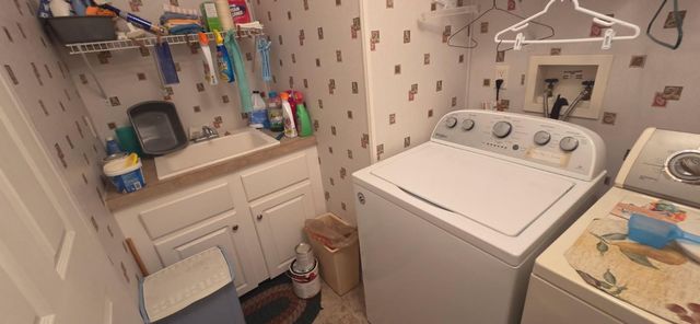 37437 GILL AVENUE, Zephyrhills, FL 33541