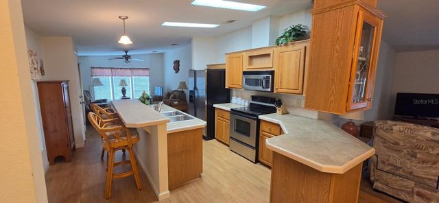 37437 GILL AVENUE, Zephyrhills, FL 33541