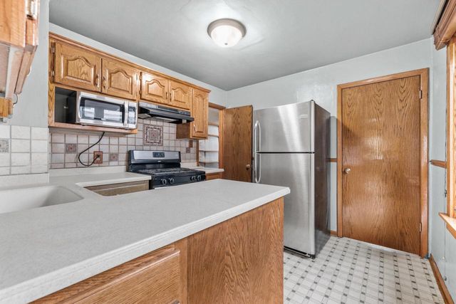 2718 Howell AVENUE, Milwaukee, WI 53207