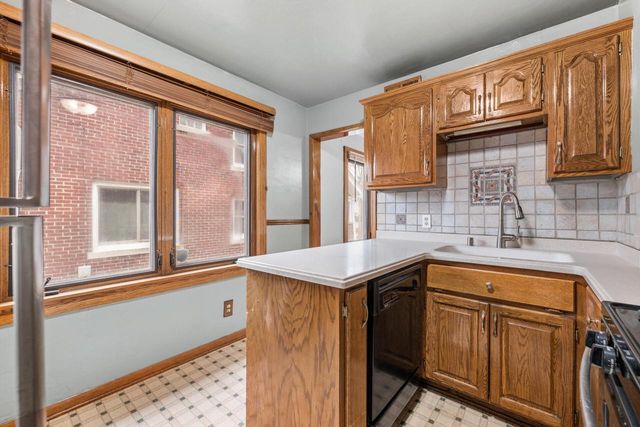 2718 Howell AVENUE, Milwaukee, WI 53207