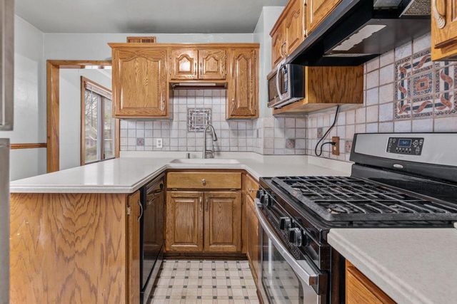 2718 Howell AVENUE, Milwaukee, WI 53207