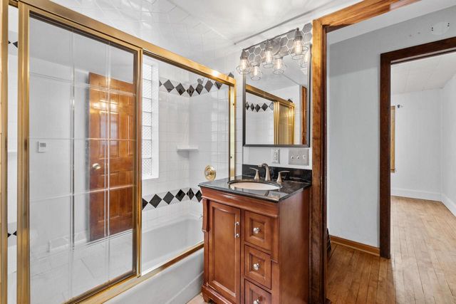 2718 Howell AVENUE, Milwaukee, WI 53207
