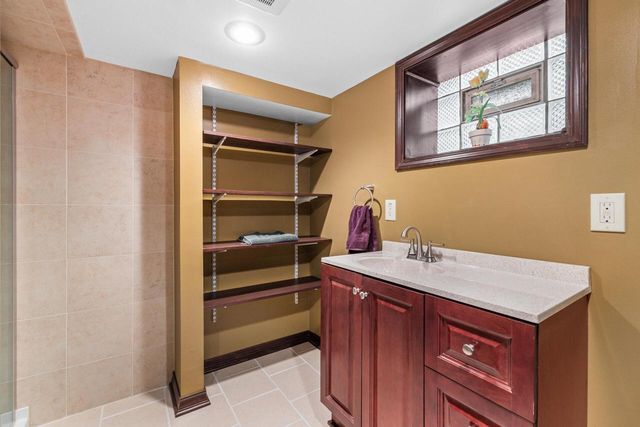 2718 Howell AVENUE, Milwaukee, WI 53207