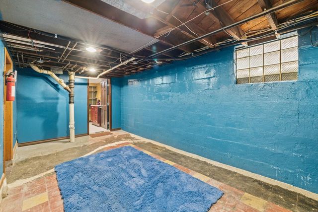 2718 Howell AVENUE, Milwaukee, WI 53207