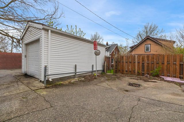 2718 Howell AVENUE, Milwaukee, WI 53207