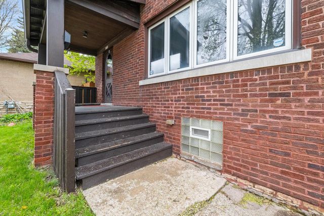 2718 Howell AVENUE, Milwaukee, WI 53207