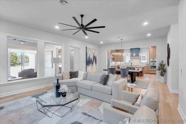 1230 N 71st Place, Broken Arrow, OK 74014