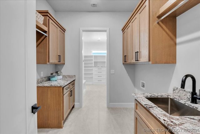 1230 N 71st Place, Broken Arrow, OK 74014