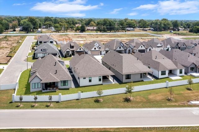 1230 N 71st Place, Broken Arrow, OK 74014