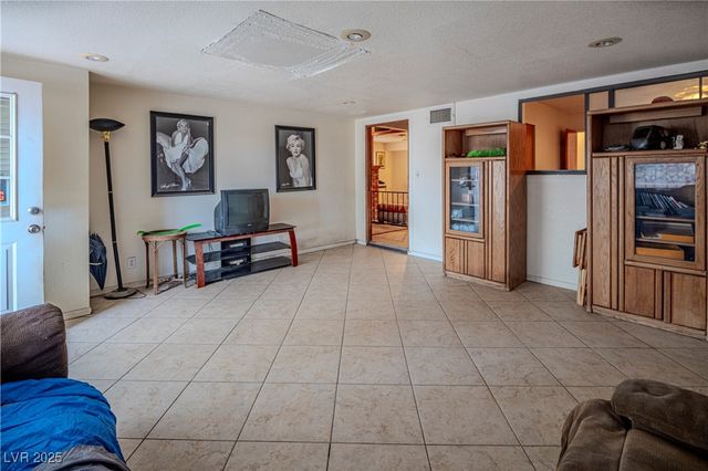 5325 Doe Avenue, Las Vegas, NV 89146