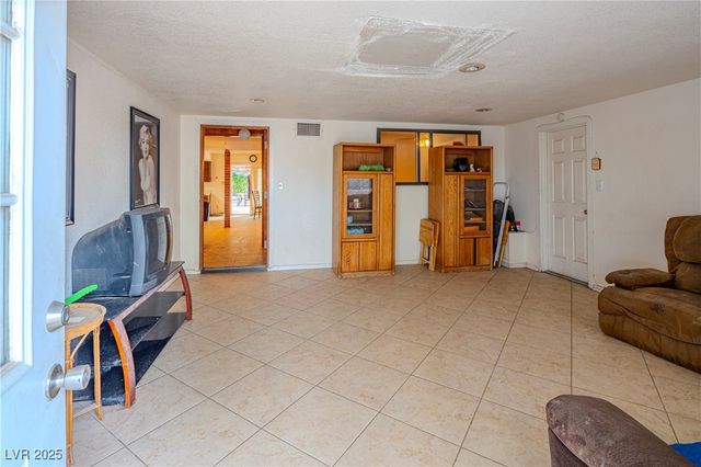 5325 Doe Avenue, Las Vegas, NV 89146