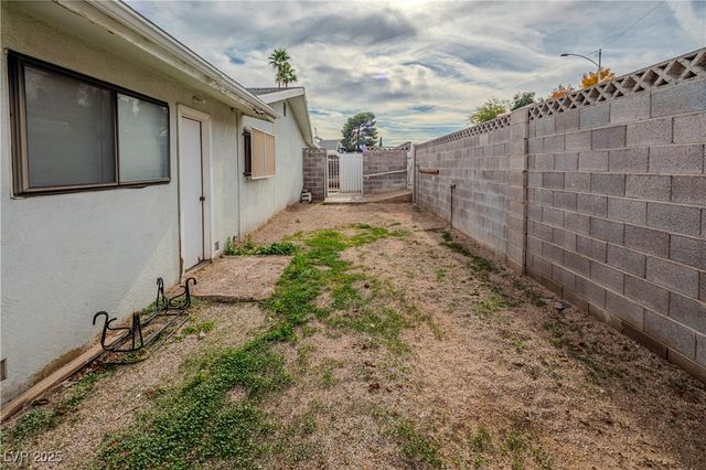 5325 Doe Avenue, Las Vegas, NV 89146