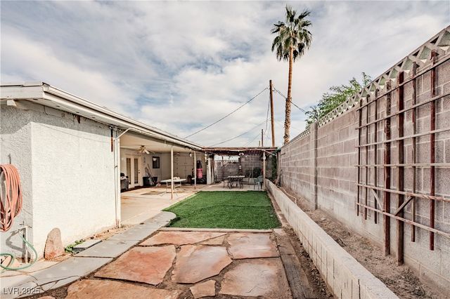 5325 Doe Avenue, Las Vegas, NV 89146