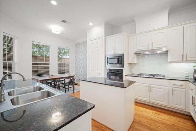 1507 Shady Villa Fern, Houston, TX 77055
