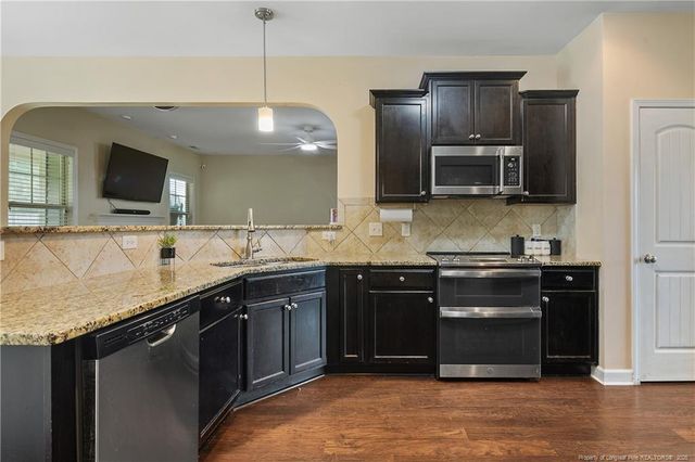 945 Pecan Grove Loop, Hope Mills, NC 28348