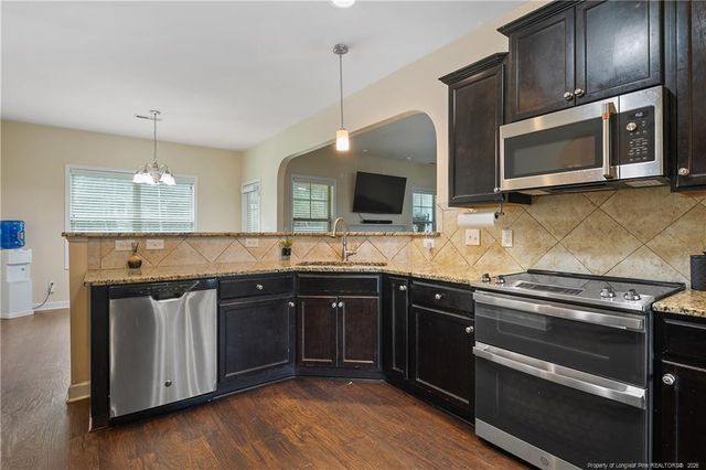 945 Pecan Grove Loop, Hope Mills, NC 28348