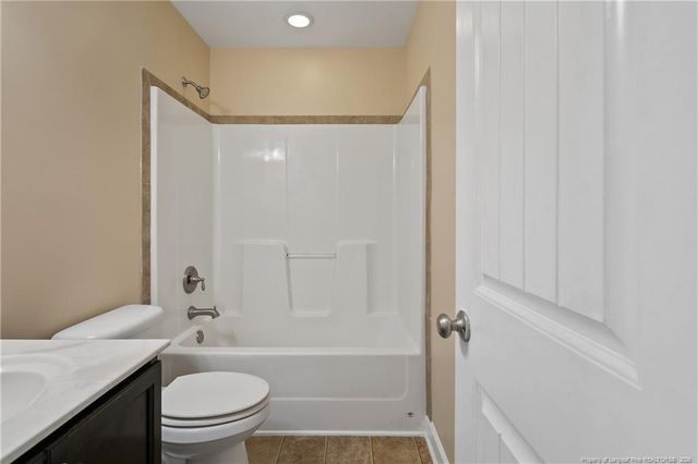 945 Pecan Grove Loop, Hope Mills, NC 28348