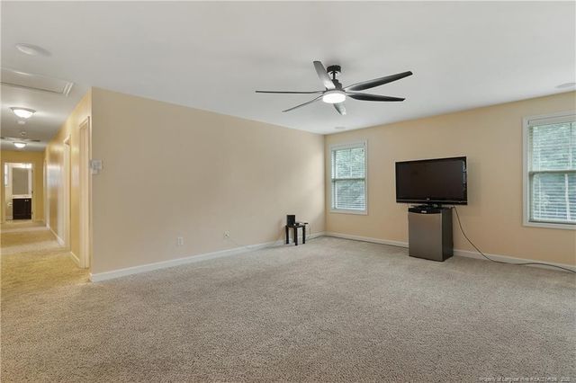 945 Pecan Grove Loop, Hope Mills, NC 28348