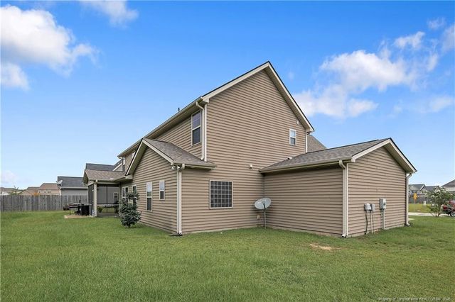 945 Pecan Grove Loop, Hope Mills, NC 28348