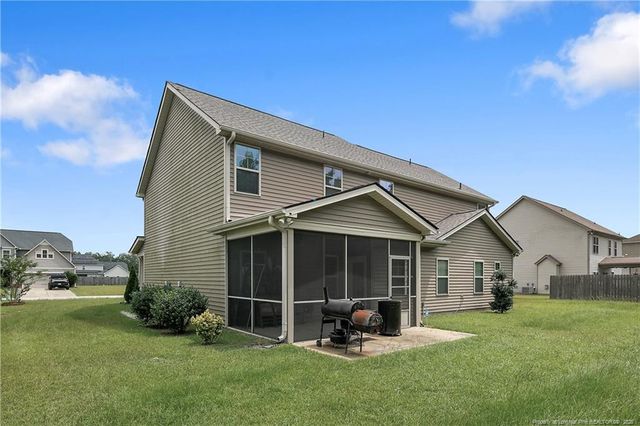 945 Pecan Grove Loop, Hope Mills, NC 28348