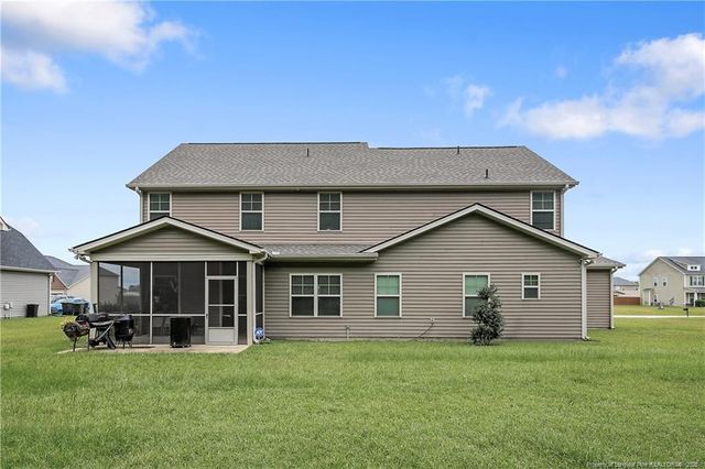 945 Pecan Grove Loop, Hope Mills, NC 28348