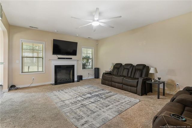 945 Pecan Grove Loop, Hope Mills, NC 28348