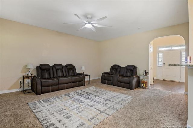 945 Pecan Grove Loop, Hope Mills, NC 28348