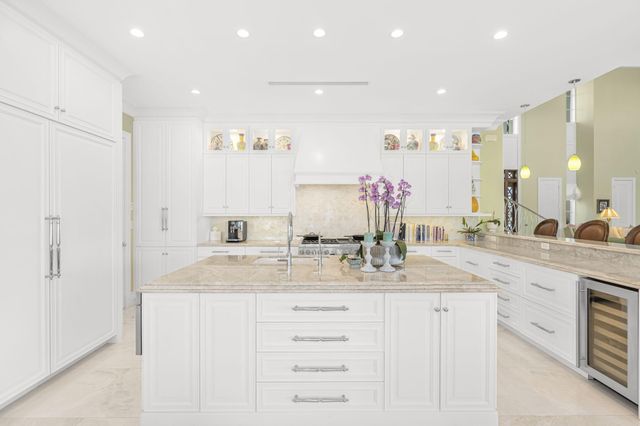2870 NE 24th Place, Fort Lauderdale, FL 33305