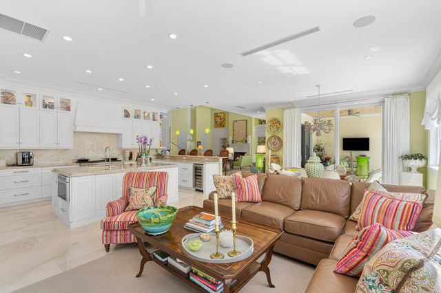 2870 NE 24th Place, Fort Lauderdale, FL 33305