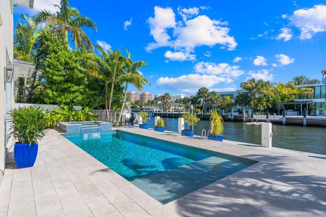 2870 NE 24th Place, Fort Lauderdale, FL 33305