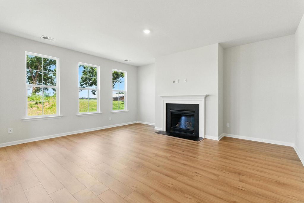 Image 7 of property listing at 73 Crosswick Street, Summerville, SC 29483