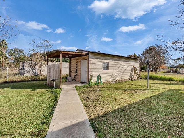 1010 Airline N, Rosharon, TX 77583