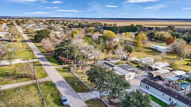 1010 Airline N, Rosharon, TX 77583