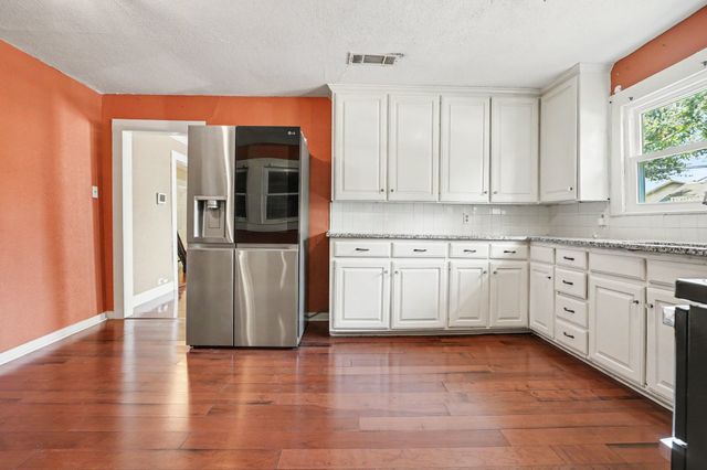 407 W 4th Street, Kaufman, TX 75142