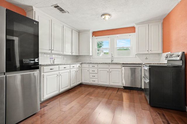 407 W 4th Street, Kaufman, TX 75142