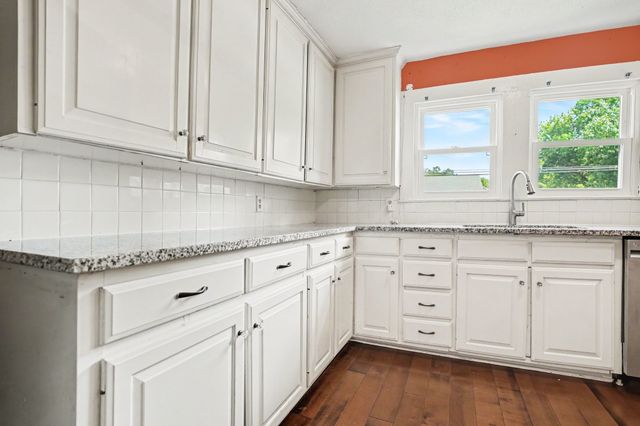 407 W 4th Street, Kaufman, TX 75142