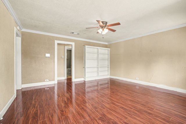 407 W 4th Street, Kaufman, TX 75142