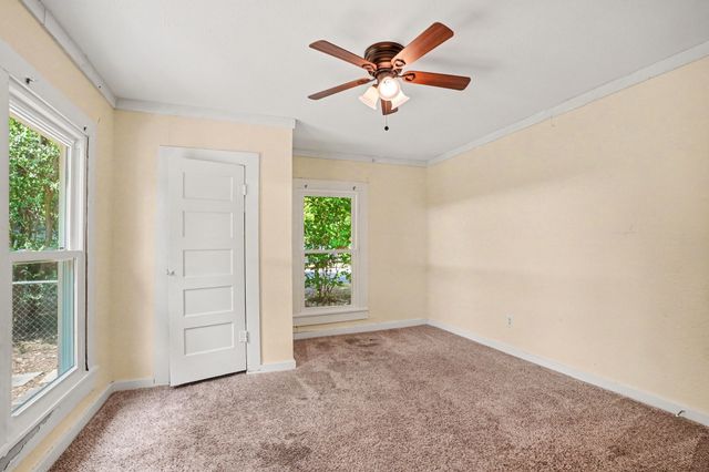 407 W 4th Street, Kaufman, TX 75142