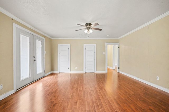 407 W 4th Street, Kaufman, TX 75142