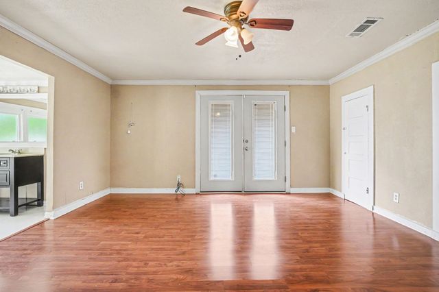 407 W 4th Street, Kaufman, TX 75142