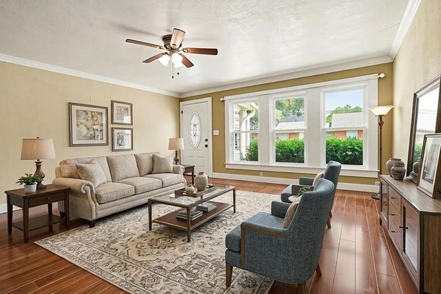 407 W 4th Street, Kaufman, TX 75142