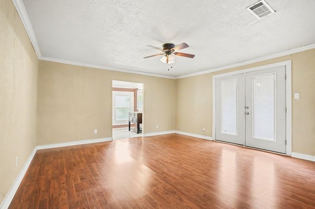 407 W 4th Street, Kaufman, TX 75142