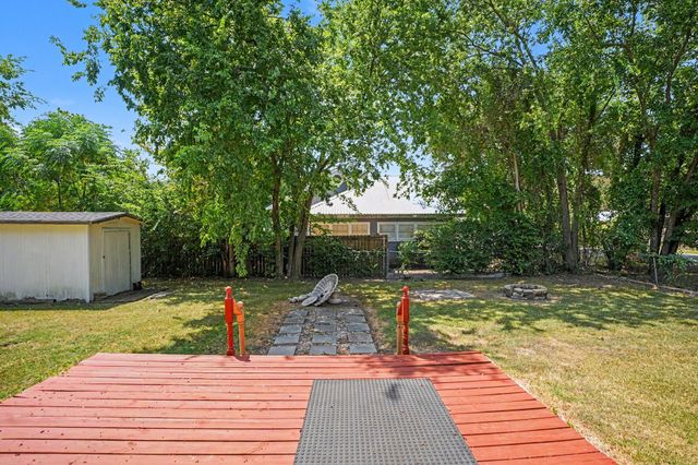 407 W 4th Street, Kaufman, TX 75142