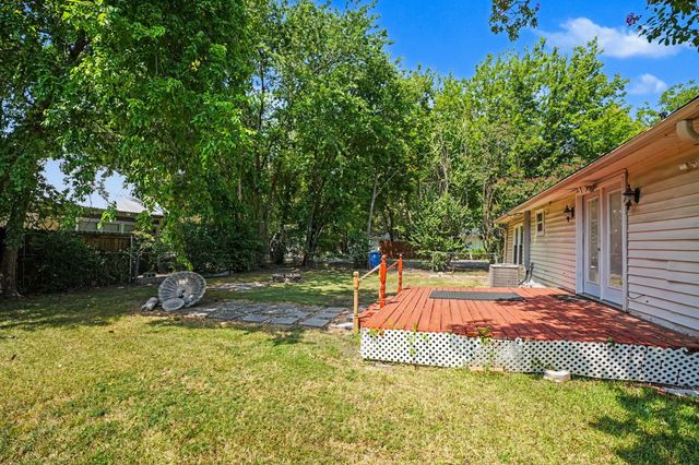 407 W 4th Street, Kaufman, TX 75142