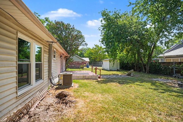 407 W 4th Street, Kaufman, TX 75142
