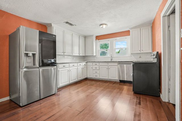 407 W 4th Street, Kaufman, TX 75142
